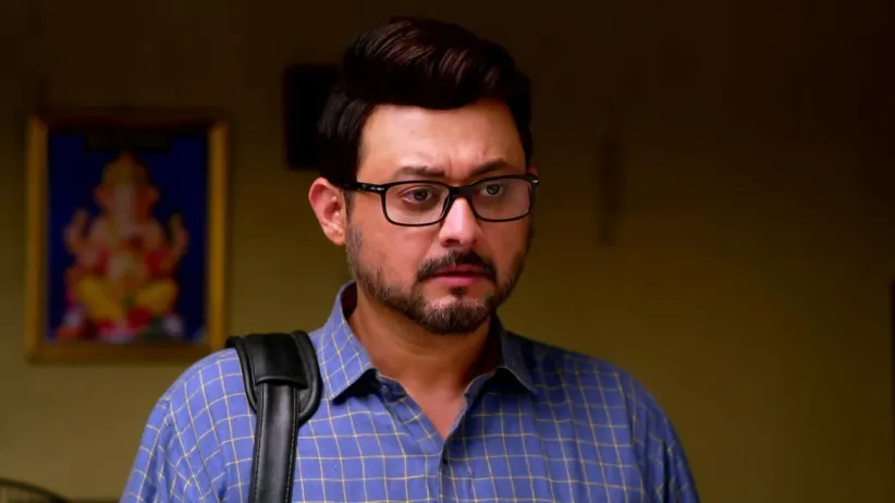 Saurabh Overhears Neil and Maimavashi