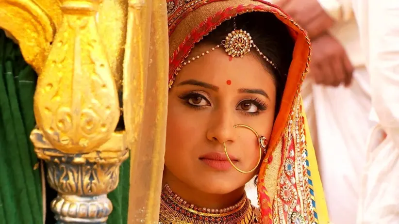 Jodha and Jalaal Pray at a Dargah