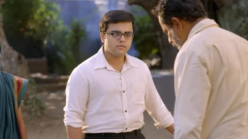 A Stranger Gives Money to Bhim