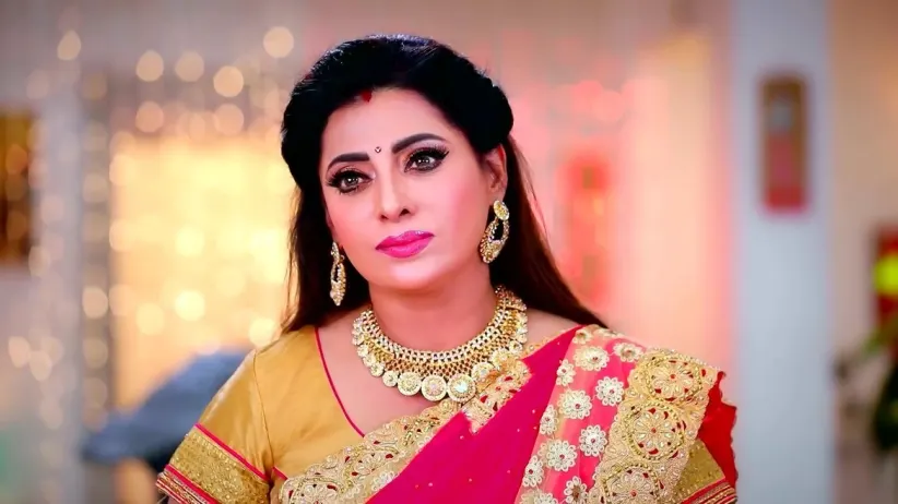 Parvathy Comforts Adithya