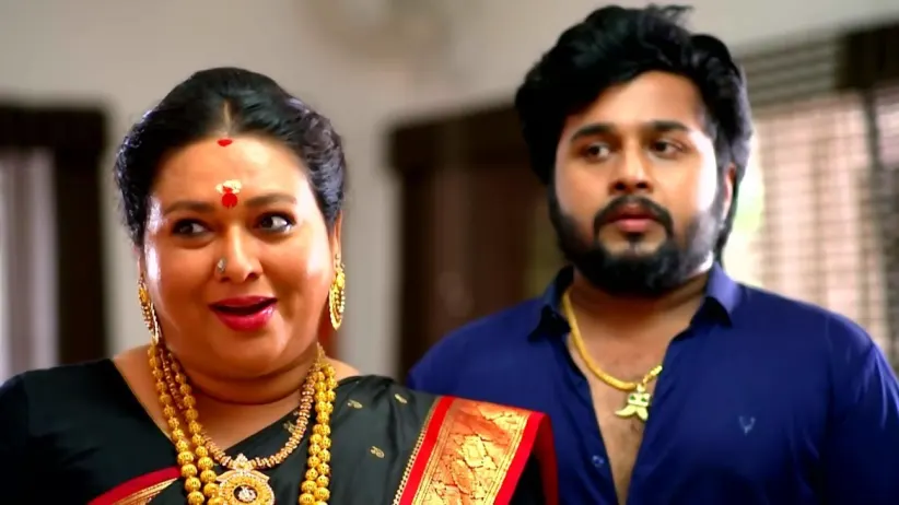 Sathyabhama Suspects a Nervous Susmita