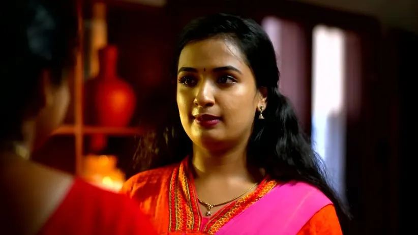 Rajeshwari Arrives at Sharda's House 