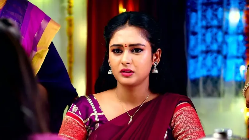 Meenakshi’s Presence Angers Samrat