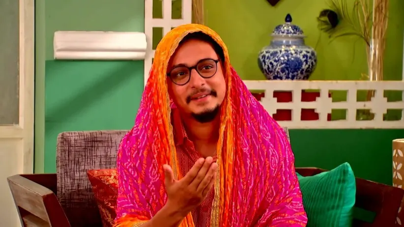 Mithai-Neepa-Sreetama Dress as `Mehendiwalis’