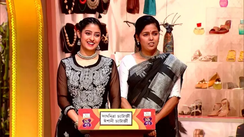 Mothers Bring Their Children to Didi’s Show