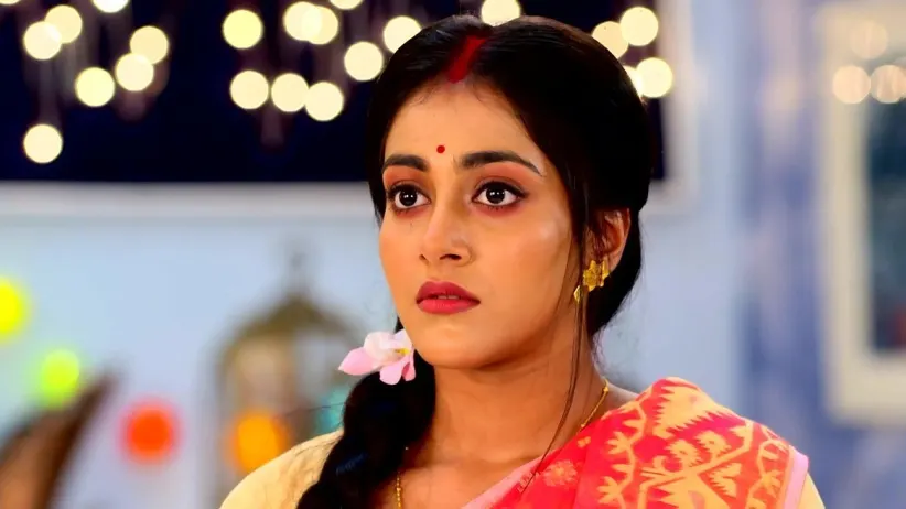 Gouri Does the Rokkha Kali Puja Aarti