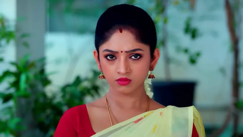 Siddharth Holds Bommi in His Arms