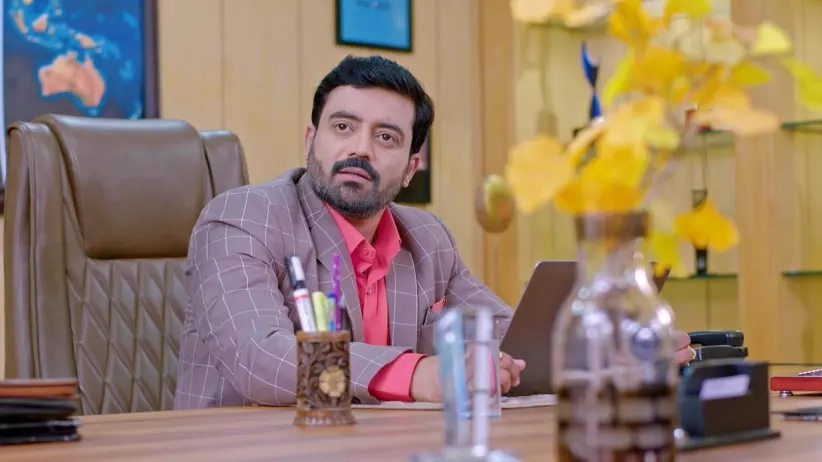 Jhende Sets a Trap for Harshavardhan