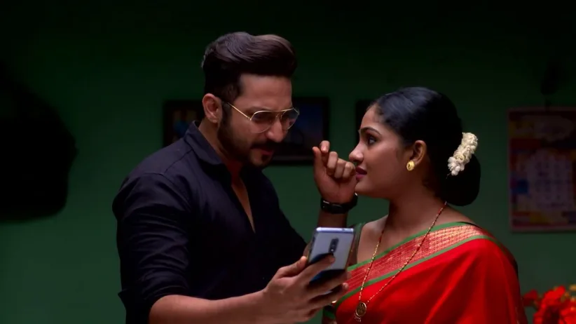 Abhiram and Kaveri Visit Salgaonkar's House
