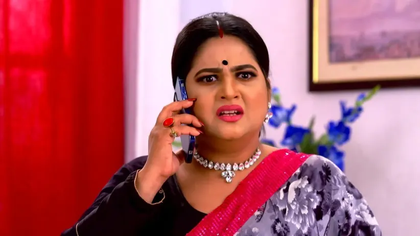 Satyaki Refuses to Let Gayetri Meet Urmi