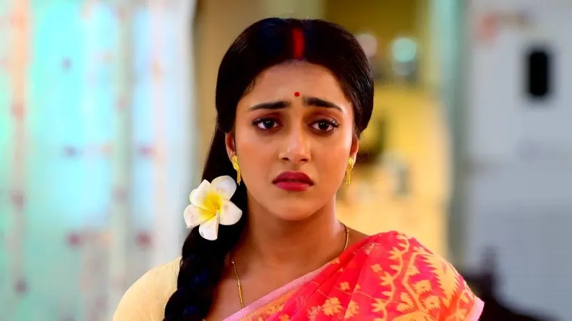 Gouri Offers Sweets to Ghomta Kali