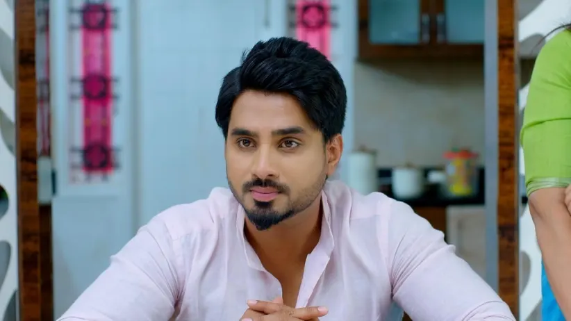 Amulya Drives Aarati to the Temple