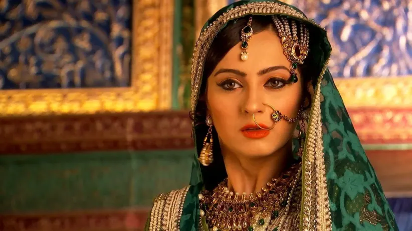 Maham Anga Takes Benazir to Jalaal