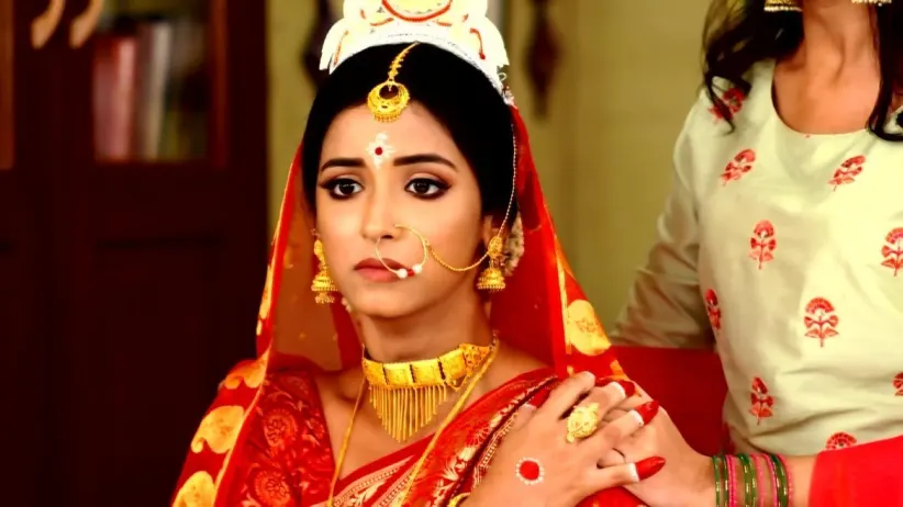 Sabitri Welcomes Vikram and Shubhrodip