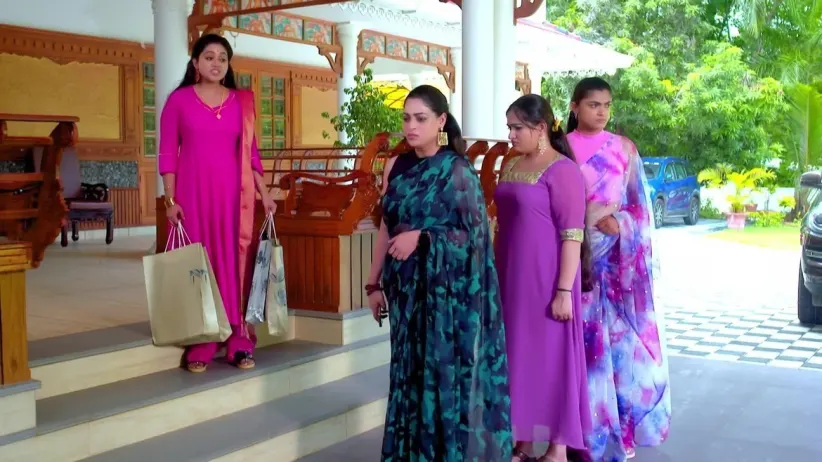 Jyothirmayi Gifts Clothes to Shiva