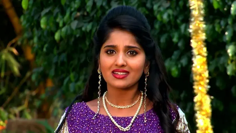 Swapna Injects Poison to Nithya