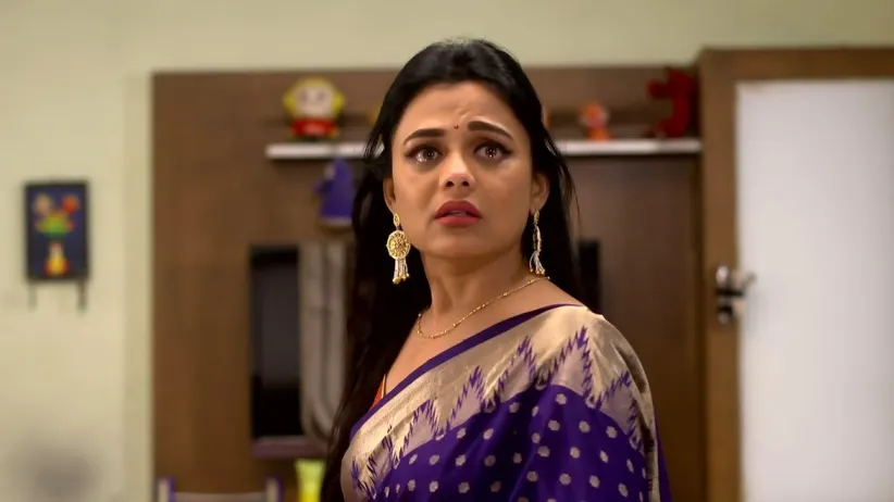 Kaku Comforts an Emotional Neha