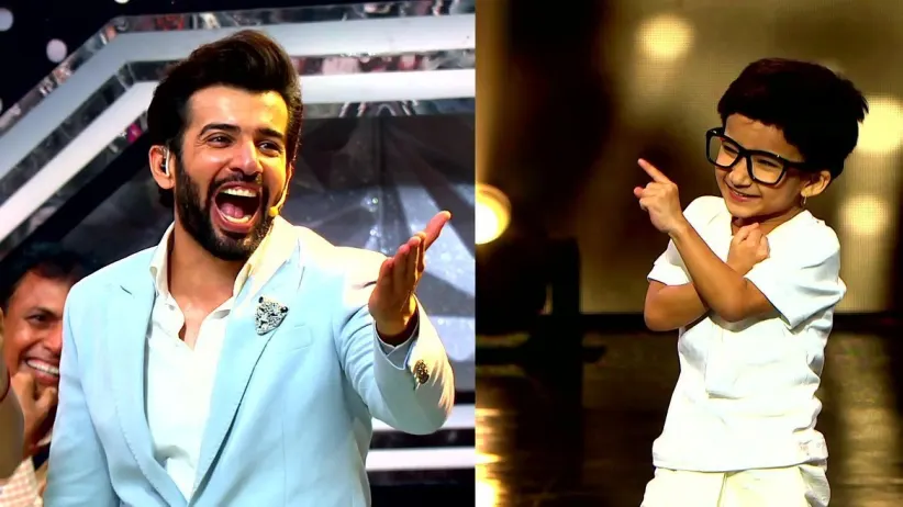 The Contestants' Fans Grace the Show