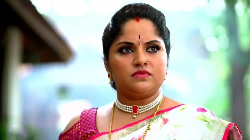 Sathyabhama's Threat Scares Rajeshwari
