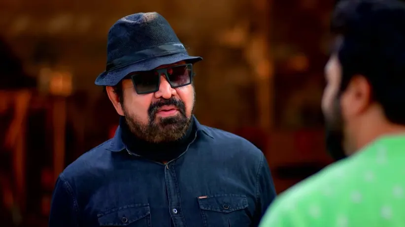 Sabhapathy Stages an Act with Help from Kumar