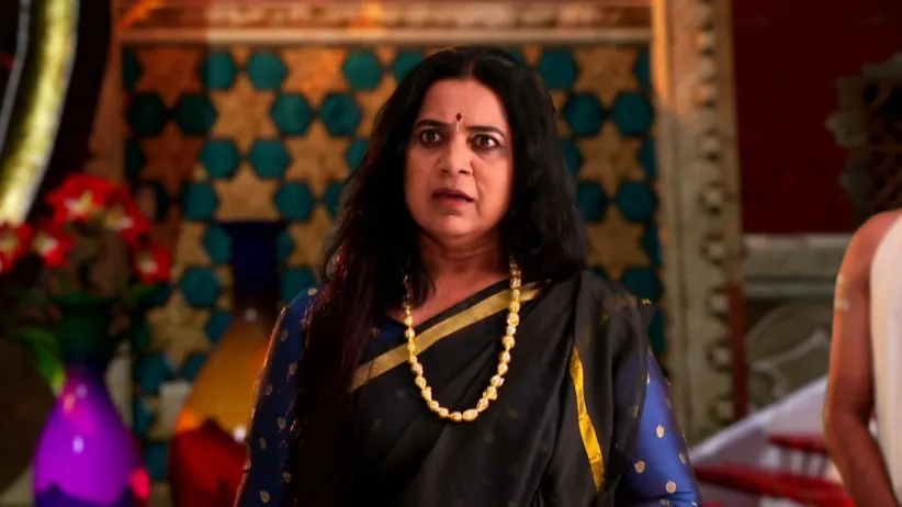 Renuka Emotionally Blackmails Ashwapati