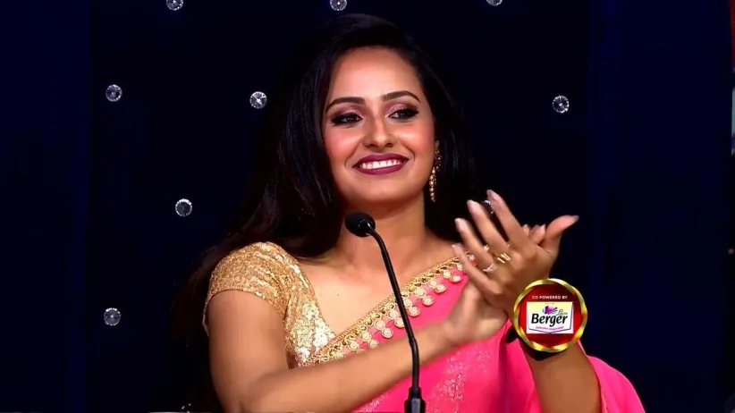 Nandana Woos the Audience