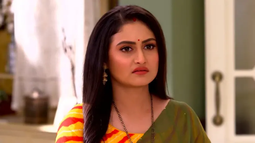 Vikram Not Going to Office Upsets Anamika | Lalkuthi