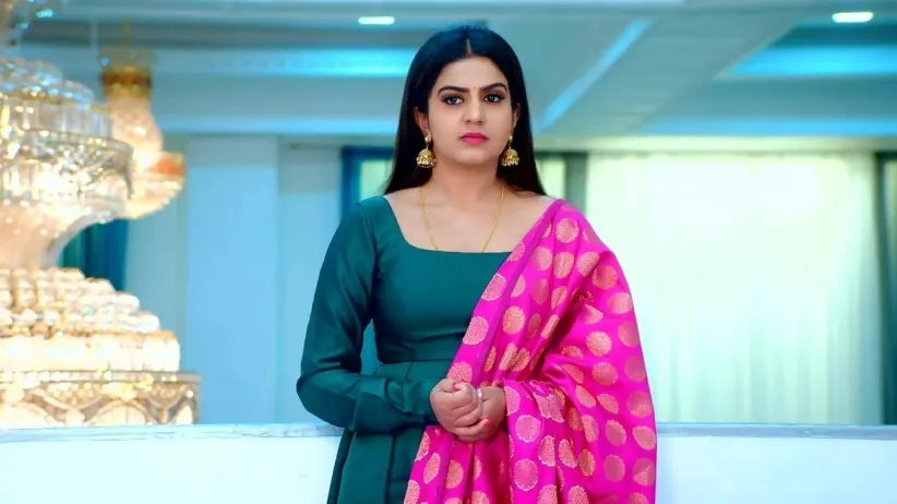 Shivani Scolds Abhay