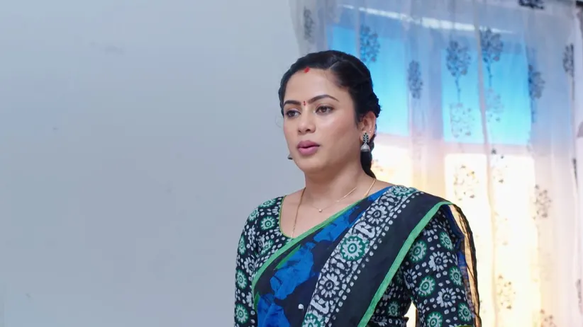 బ్లాక్మెయిల్ చేయబడుతుంది నవ్య