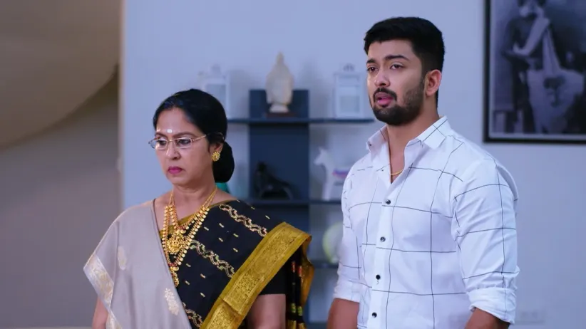 Shriya Meets the Prospective Groom's Family