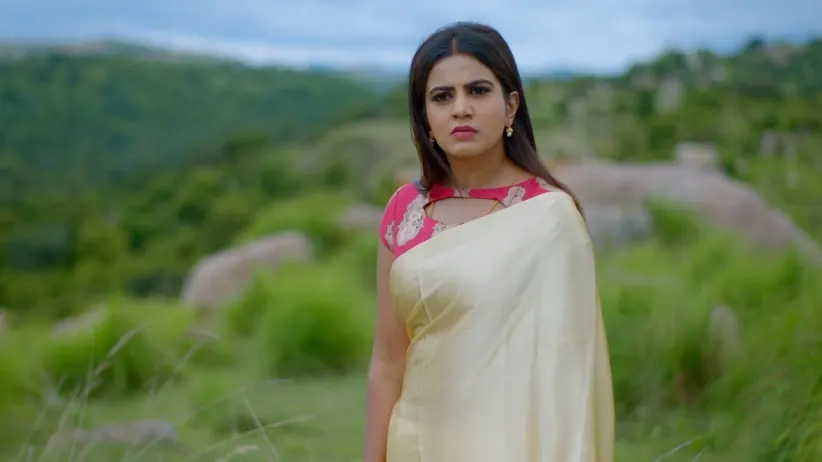 Sheshnaga Saves Mayuri from Danger