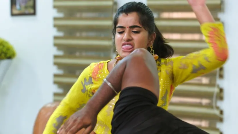 Vikram's Goons Attack Hasini