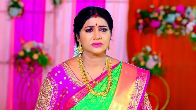 Sumitra Shocks Divya and Harsha