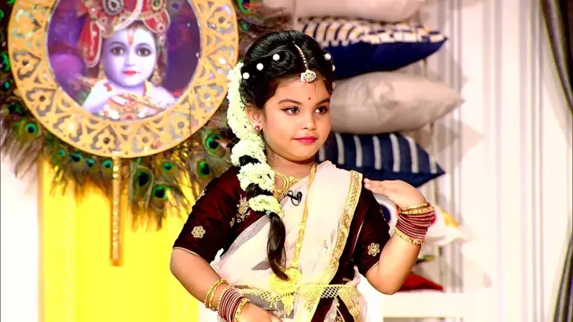 Little Radha-Krishnas on Didi’s Stage