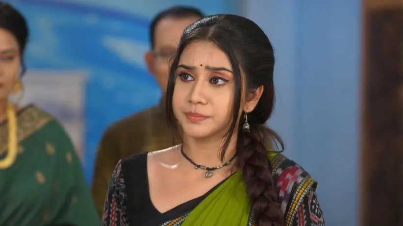 Jhilli Reassures Siddharth's Grandfather