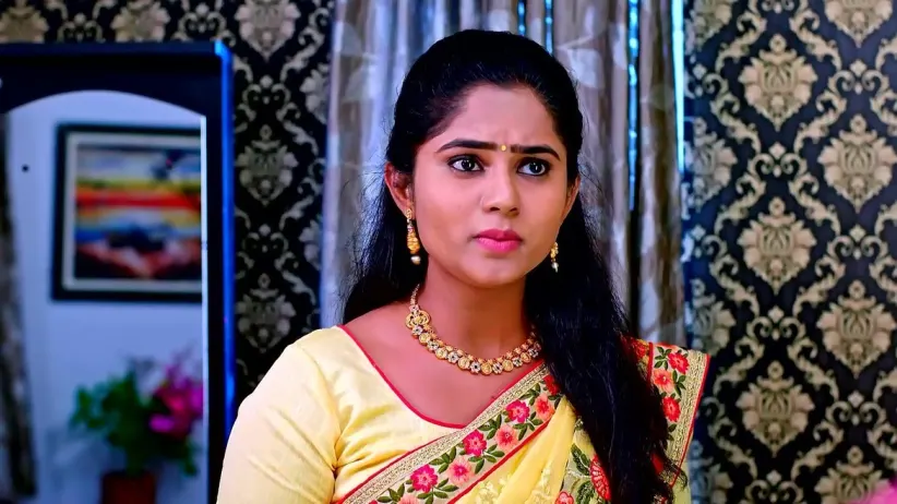 Sneha Holding Kanthi's Hand Annoys Purvi