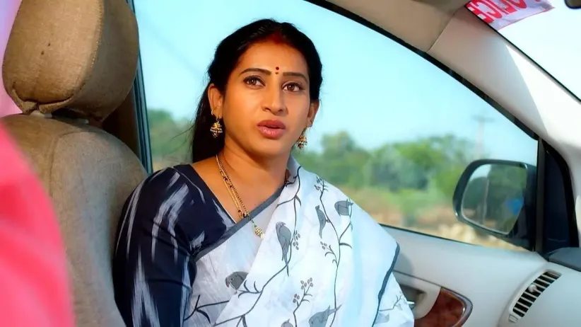 Kalyani Dashes into Showrya's Car