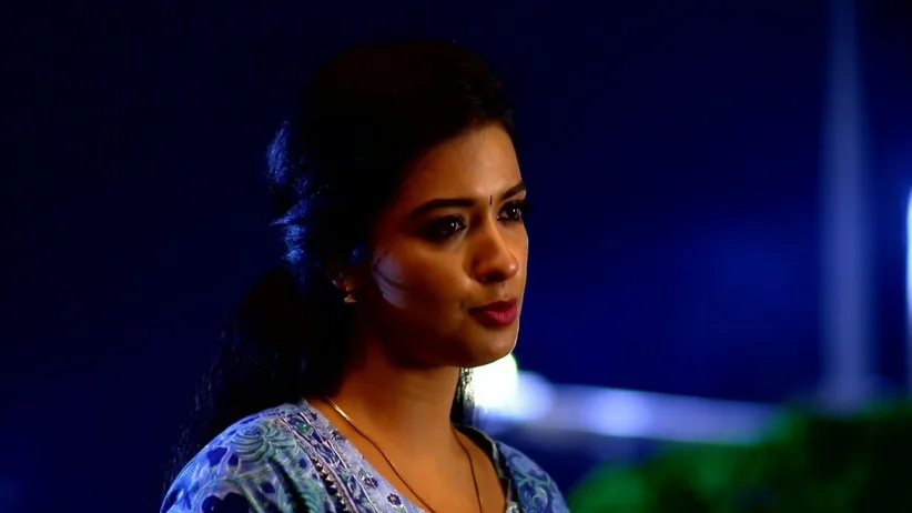 Shantha Gives Money to Sharika