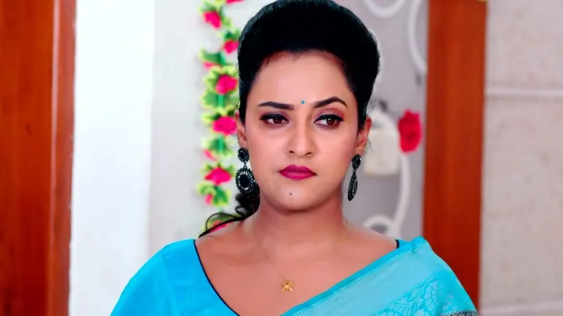 Shyama and Akhil See Aishwarya’s Videos