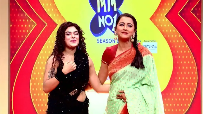 Mother-Daughter Pairs on Didi’s Stage