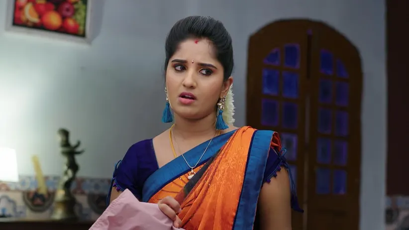 Divya Confuses Chandrika and Prasad