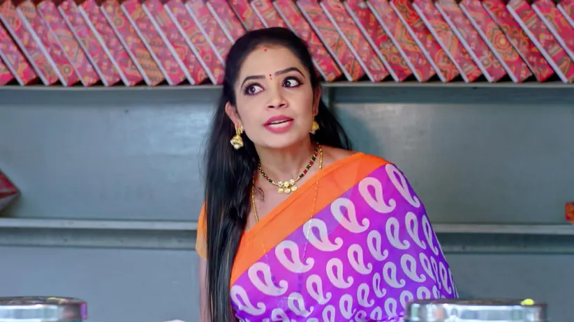 Chitti Threatens Neelambhari