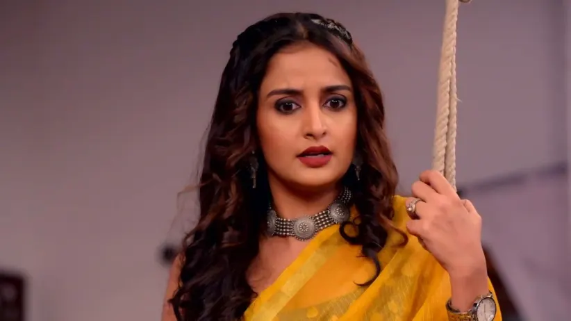 Damini's Act in front of Kadambari