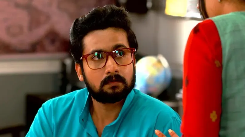 Urmi Makes Amit Pay the Money He Owed Her