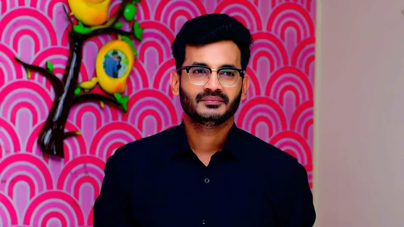 Charukesha Gives Harsha a Business Idea