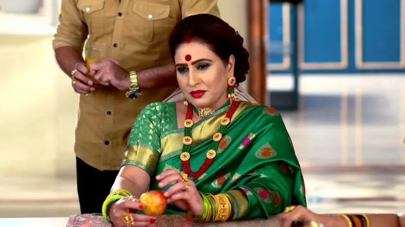 Shweta Tries to Get Close to Madhav