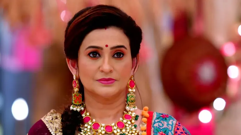 Rishi Gives Lakshmi a Gift