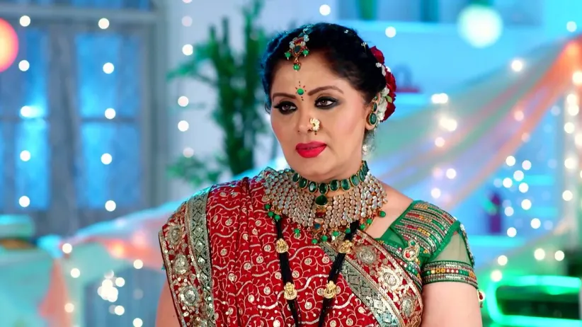 Vagdevi Gives a Saree to Saraswati