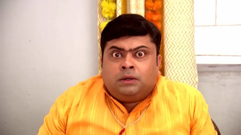 Alok Faints after Seeing Mithai as Maa Durga