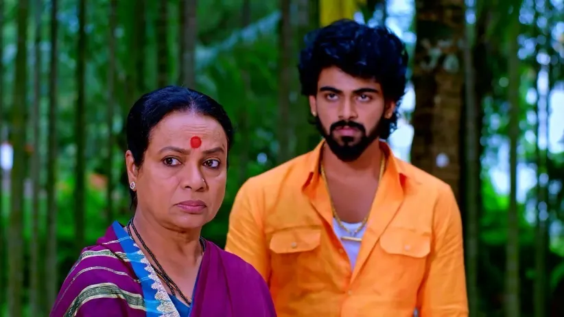 Puttakka Sees Sneha and Kanthi's Posters